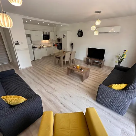 Kavanium 2 Bedroom Swimming Pool